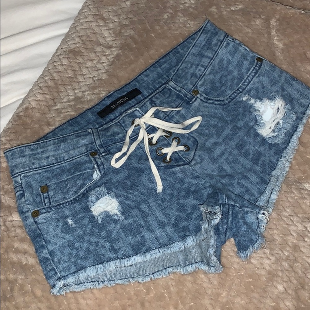 BILLABONG lace up shorts